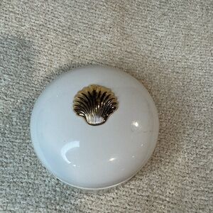 Vintage Estée Lauder White Linen Perfumed Body Powder Vanity Container Shell Lid
